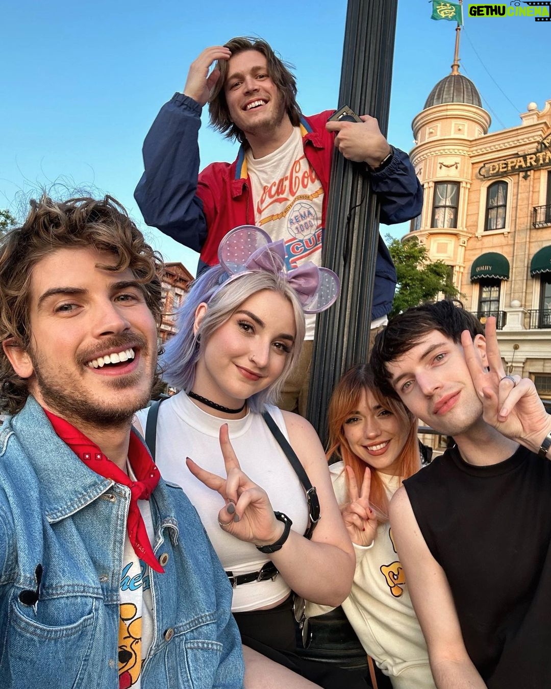 Joey Graceffa Instagram - lv 32 🎂 Tokyo DisneySea