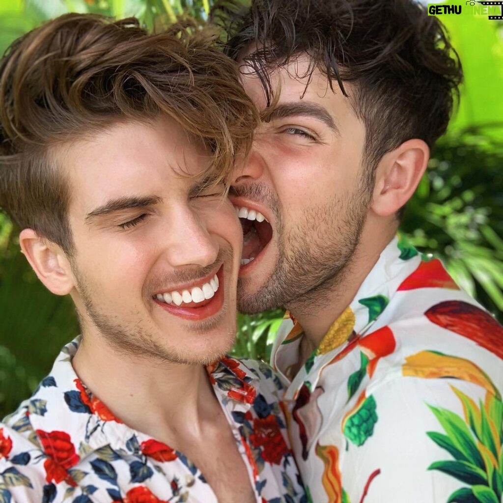 Joey Graceffa Instagram - Time flies when you’re in love! 💕Can’t believe it’s been 5 years since I met this beautiful man. Sometimes being picky has its perks 🥰 Even though we are complete opposites in so many ways... we still fit together perfectly . Happy 5 year anniversary @misterpreda Love you to the moon and back mister ❤