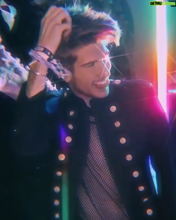 Joey Graceffa Instagram - swipe through to see me evolve into an insta thot 😩 how’d I do? 💯 had so much fun last night at the #MOSCHINOxTHESIMS party! @thesims #ad