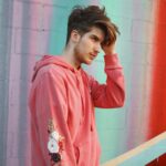 Joey Graceffa Instagram - Aloha! ✌🏼🌺🌈 SURPRISE! New spring merch is in full BLOOM...swipe right to see all the fresh goodies, link in bio to shop. 🌼🌷💐