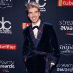 Joey Graceffa Instagram - at least I looked gorgeous last night! 💃🏼 feeling this gay hugh hefner velvet fantasy! ✨ styled by @brvndo 💄 groomed by @diana_ivanov_ #streamys The Beverly Hilton
