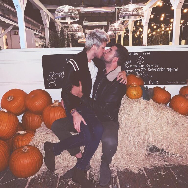 Joey Graceffa Instagram - I found the b̶i̶g̶g̶e̶s̶t̶ cutest pumpkin in the patch 🎃 @misterpreda Malibu, California