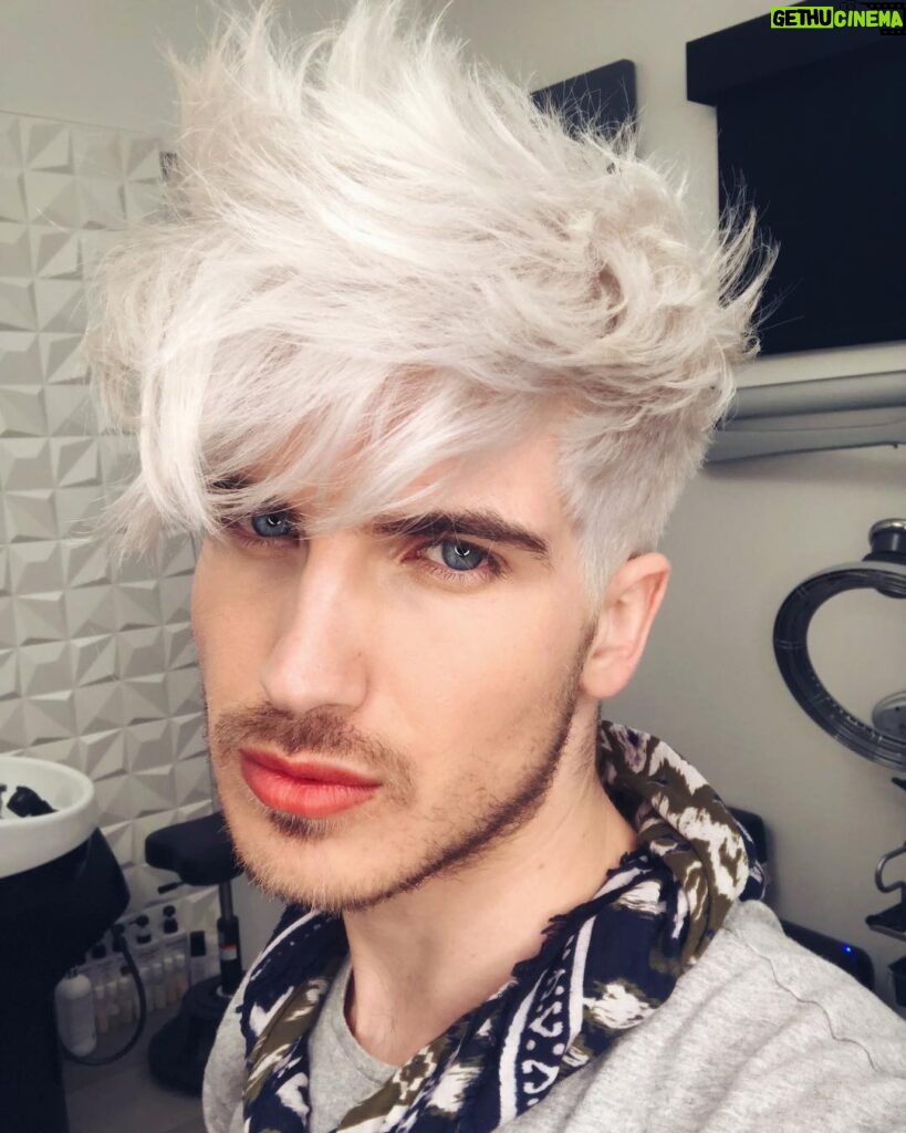Joey Graceffa Instagram - Jack Frost could never ❄️ Thank you @guy_tang for making me a frost prince🤴🏼I dare you to only comment white emojis! 🌨⛄️