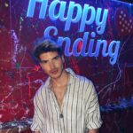 Joey Graceffa Instagram - Aren’t we all just looking for a happy ending? 👨‍❤️‍👨 💕👬 Had so much fun at the @happytimemovie pop-up shop last night! can’t wait for the movie out August 24th, it’s going to be INSANE! 😜 #HappytimeMurders #TheInkhole #ad
