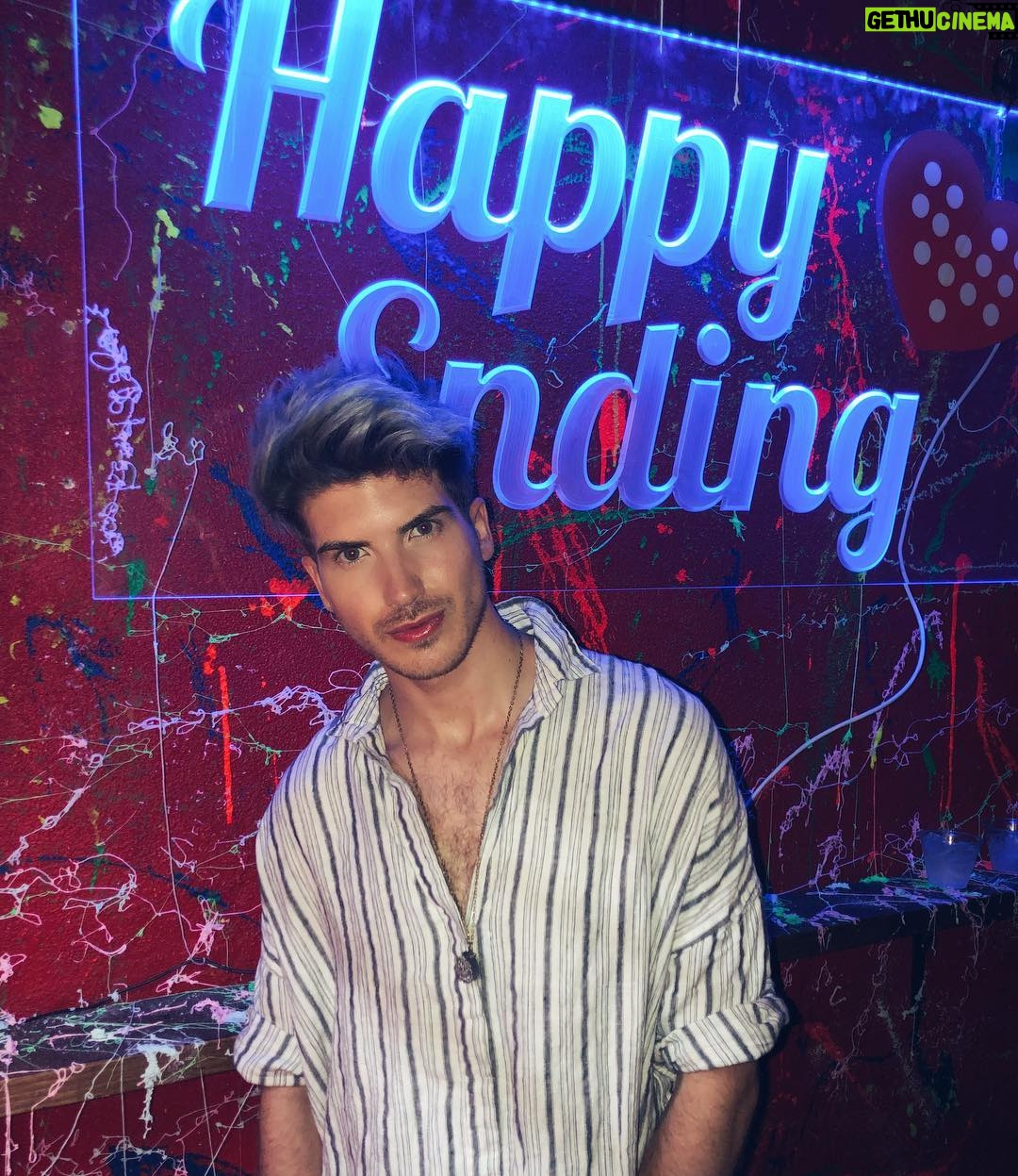 Joey Graceffa Instagram - Aren’t we all just looking for a happy ending? 👨❤️👨 💕👬 Had so much fun at the @happytimemovie pop-up shop last night! can’t wait for the movie out August 24th, it’s going to be INSANE! 😜 #HappytimeMurders #TheInkhole #ad