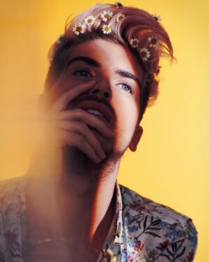 Joey Graceffa Instagram - How’s your head? 🤔🌼 I dare you to only comment yellow emojis! ☀️🍋💛🌛