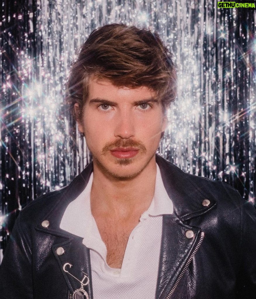 Joey Graceffa Instagram - shining just for you✨ i’m a mirrorball, i’ll show you every version of yourself tonight✨ 📸 @jerrymaestas