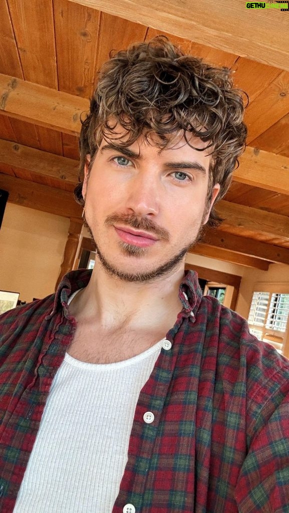 Joey Graceffa Instagram - come get a perm with me 👨🏻‍🦱