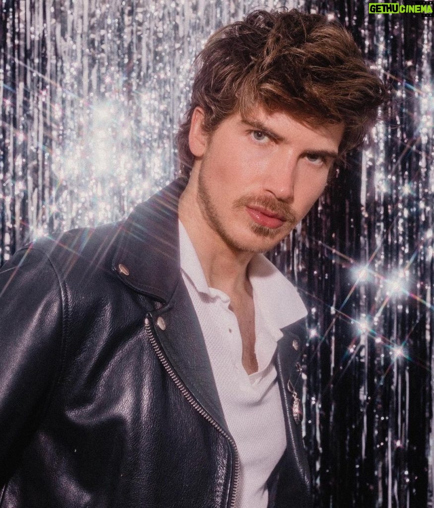 Joey Graceffa Instagram - shining just for you✨ i’m a mirrorball, i’ll show you every version of yourself tonight✨ 📸 @jerrymaestas