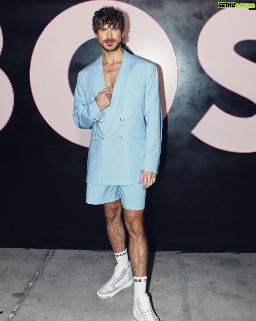 Joey Graceffa Instagram - Styled like a BOSS. 💧Thank you to @boss for having me drop in for their Miami fashion show. This outfit is to dive for. 🤭💙 #BeYourOwnBOSS