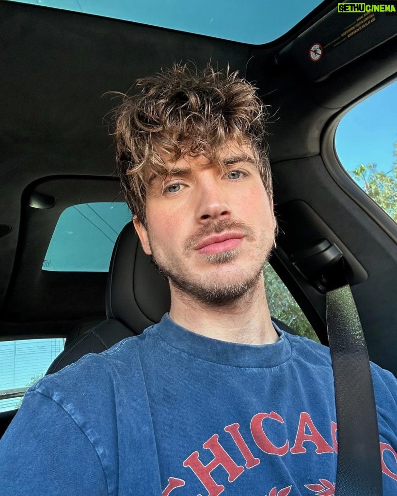 Joey Graceffa Instagram - buccal up, we’re getting fat removed 🚘🤪 NCIS GIRLS