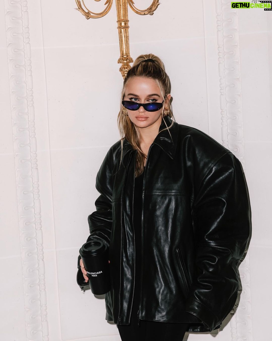 Joey King Instagram - Got this look off eBay @balenciaga 🏷️ Paris, France