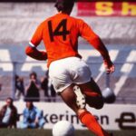 Johan Cruijff Instagram – Today we think about you, Johan. 🧡