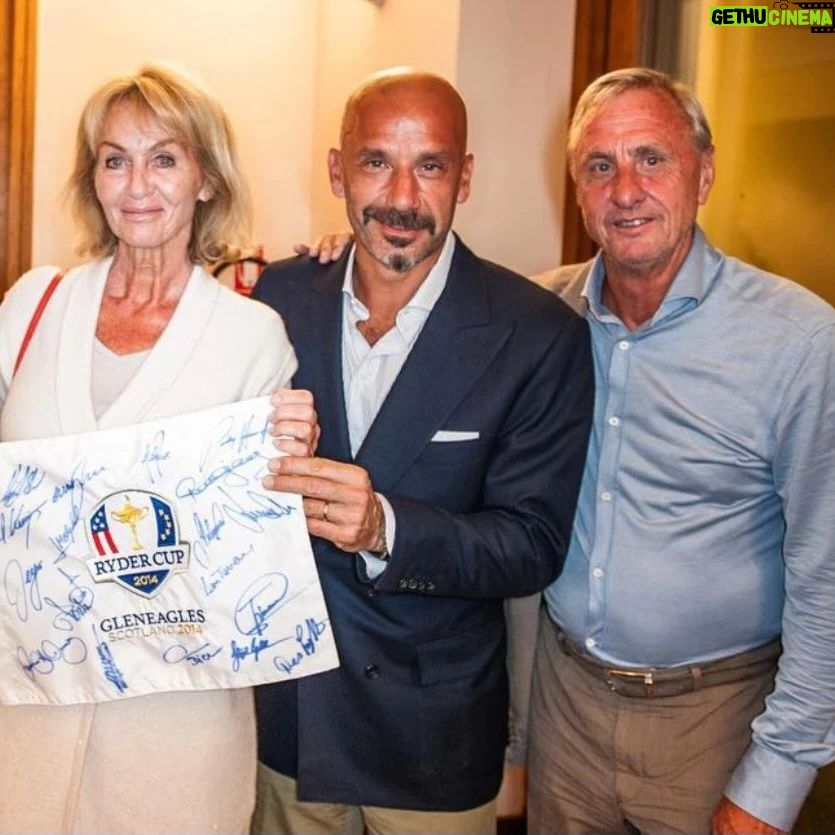 Johan Cruijff Instagram - Rest in peace, Gianluca Vialli. Our thoughts are with his family and friends.
