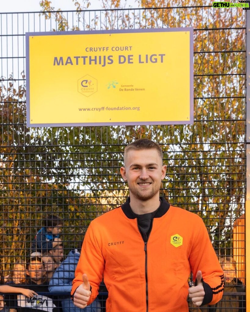 Johan Cruijff Instagram - 👏 Matthijs de Ligt has opened his Cruyff Court today. 🇳🇱 #CruyffLegacy #CreatingSpace Abcoude