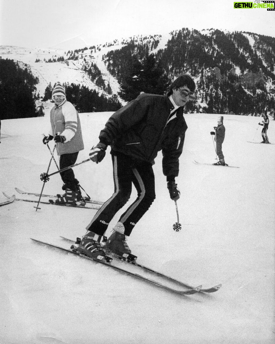 Johan Cruijff Instagram - Johan on skis ⛷️ #tbt