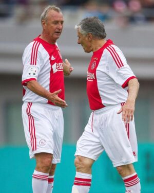 Johan Cruijff Instagram - Happy 85th birthday, @sjaak.swart! ⚪️🔴⚪️
#CruyffLegacy