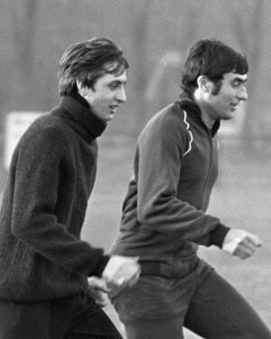 Johan Cruijff Instagram - Happy 85th birthday, @sjaak.swart! ⚪️🔴⚪️
#CruyffLegacy