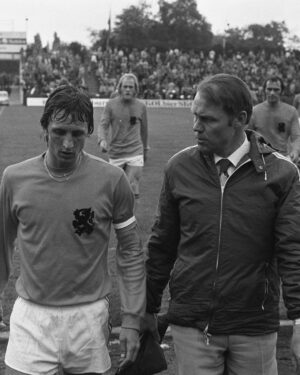 Johan Cruijff Instagram - We think about you Johan. Especially today. 🧡

76 years ago the world met @johancruyff. 1️⃣4️⃣

#NothingLikeOranje #CruyffLegacy