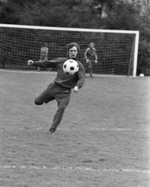 Johan Cruijff Instagram - We think about you Johan. Especially today. 🧡

76 years ago the world met @johancruyff. 1️⃣4️⃣

#NothingLikeOranje #CruyffLegacy