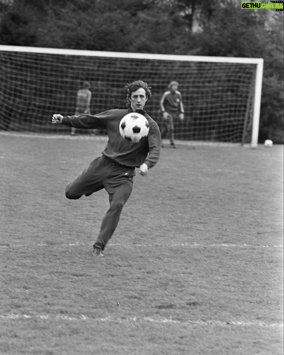 Johan Cruijff - 179.6K Likes - We think about you Johan. Especially today. 🧡
76 years ago the world met @johancruyff. 1️⃣4️⃣
#NothingLikeOranje #CruyffLegacy