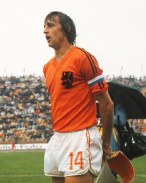 Johan Cruijff Instagram - We think about you Johan. Especially today. 🧡

76 years ago the world met @johancruyff. 1️⃣4️⃣

#NothingLikeOranje #CruyffLegacy