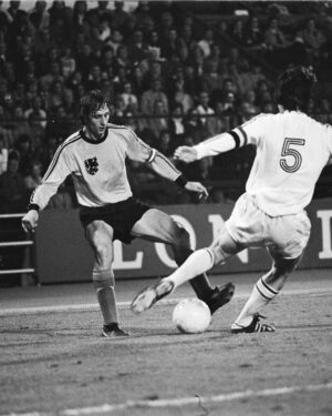 Johan Cruijff Instagram - We think about you Johan. Especially today. 🧡

76 years ago the world met @johancruyff. 1️⃣4️⃣

#NothingLikeOranje #CruyffLegacy