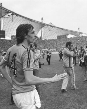 Johan Cruijff Instagram - We think about you Johan. Especially today. 🧡

76 years ago the world met @johancruyff. 1️⃣4️⃣

#NothingLikeOranje #CruyffLegacy