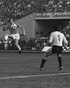 Johan Cruijff Instagram - We think about you Johan. Especially today. 🧡

76 years ago the world met @johancruyff. 1️⃣4️⃣

#NothingLikeOranje #CruyffLegacy