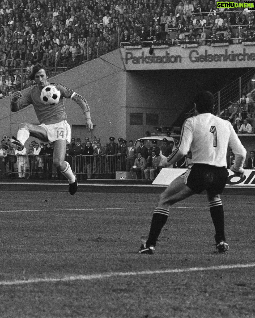 Johan Cruijff - 179.6K Likes - We think about you Johan. Especially today. 🧡
76 years ago the world met @johancruyff. 1️⃣4️⃣
#NothingLikeOranje #CruyffLegacy