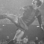 Johan Cruijff Instagram - 🔙 50 years ago today 💙❤️ #CruyffLegacy