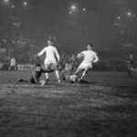 Johan Cruijff Instagram - 💫 Out of the fog, a legend was born. 🔙 to ‘De Mistwedstrijd’ or ‘The Fog Match’ when Ajax beat Liverpool 5-1 in the quarterfinals of the European Cup. 💪🏼 Good luck tonight, @afcajax & @fcbarcelona! #CruyffLegacy