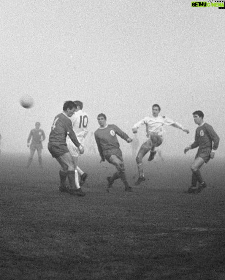 Johan Cruijff Instagram - 💫 Out of the fog, a legend was born. 🔙 to ‘De Mistwedstrijd’ or ‘The Fog Match’ when Ajax beat Liverpool 5-1 in the quarterfinals of the European Cup. 💪🏼 Good luck tonight, @afcajax & @fcbarcelona! #CruyffLegacy