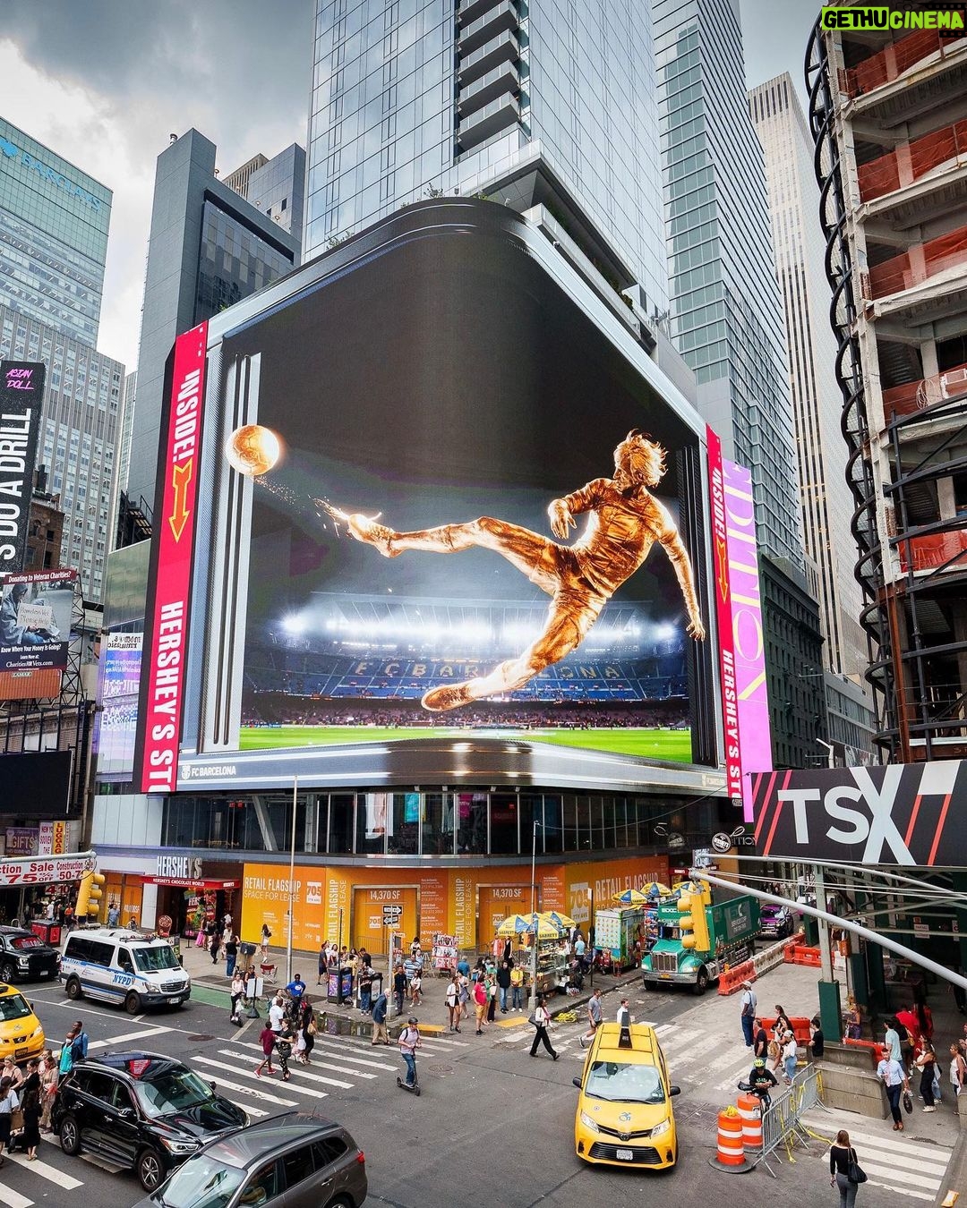 Johan Cruijff Instagram - 📍 At Times Square, New York, for the launch of the first Barça NFT! 🇺🇸 Times Squre, Manhattan