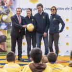 Johan Cruijff Instagram - 🆕 The Cruyff Foundation opened today a new Cruyff Court with @raulgonzalez in the neighbourhood where he grew up. This is the first one in the city of Madrid! ⚽👌🏽 #CruyffLegacy Madrid, Spain