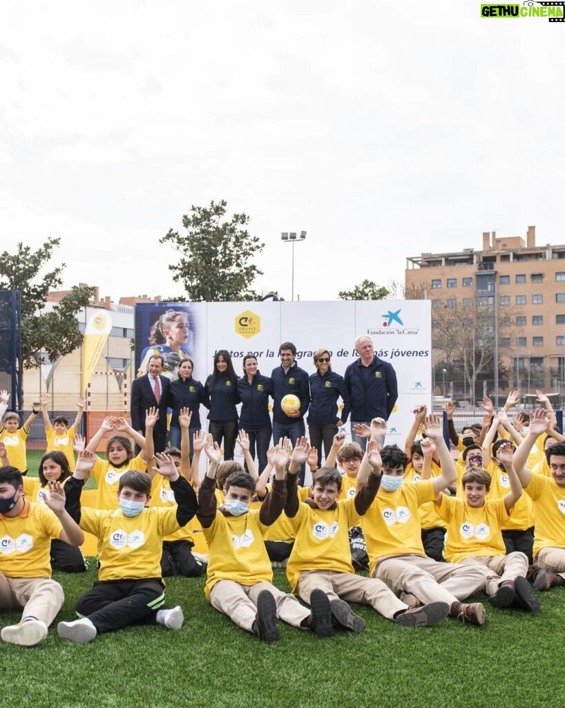 Johan Cruijff Instagram - 🆕 The Cruyff Foundation opened today a new Cruyff Court with @raulgonzalez in the neighbourhood where he grew up. This is the first one in the city of Madrid! ⚽👌🏽 #CruyffLegacy Madrid, Spain