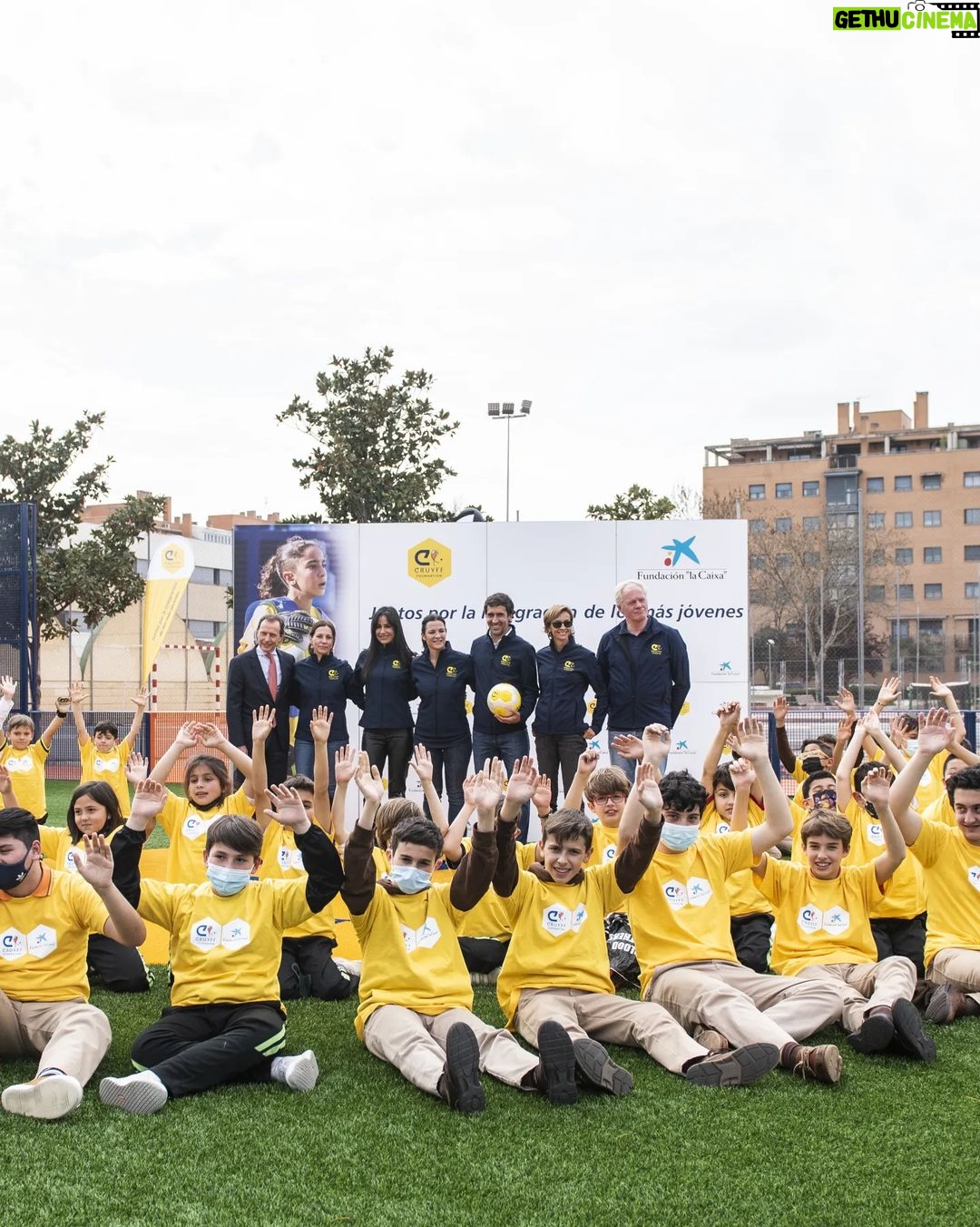 Johan Cruijff Instagram - π The Cruyff Foundation opened today a new Cruyff Court with @raulgonzalez in the neighbourhood where he grew up. This is the first one in the city of Madrid! β½ππ½ #CruyffLegacy Madrid, Spain