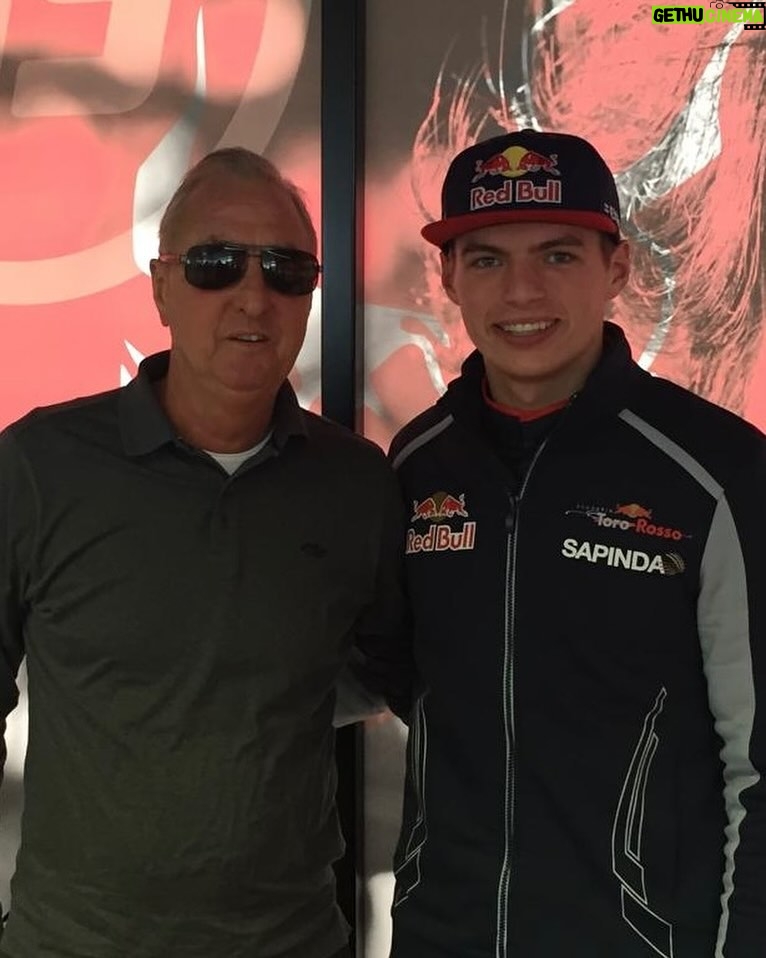 Johan Cruijff Instagram - Congrats to @maxverstappen1 on winning his 3rd Formula 1 title. 🏆🇳🇱