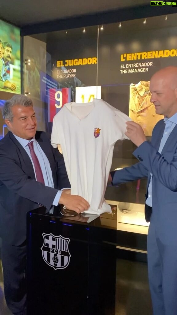 Johan Cruijff Instagram - An iconic jersey in the Barça Museum 🫶 @johancruyff
