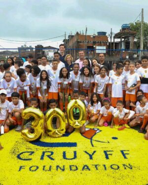 Johan Cruijff Instagram - We are proud Cruyff Court Pelé has been openend in Santos marking the milestone of the 300th Cruyff Court in the world by paying tribute to two legends: Pelé and Cruyff

This court brings opportunities to the kids and will continue to cement the amazing legacy of two of greatest players in history. The bond between Johan and Edson is as strong as ever with this 300th Court.

🇧🇷 
Nós estamos orgulhosos em anunciar que o Cruyff Court Pelé foi aberto em Santos, atingindo a marca de 300 Cruyff Court no mundo, em homenagem a duas lendas: Pelé e Cruyff.

Este espaço traz oportunidades para crianças e continua a consolidar o legado incrível de dois dos maiores jogadores na história. A ligação entre Johan e Edson é maior do que nunca com esta quadra.
