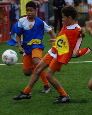 Johan Cruijff Instagram - We are proud Cruyff Court Pelé has been openend in Santos marking the milestone of the 300th Cruyff Court in the world by paying tribute to two legends: Pelé and Cruyff

This court brings opportunities to the kids and will continue to cement the amazing legacy of two of greatest players in history. The bond between Johan and Edson is as strong as ever with this 300th Court.

🇧🇷 
Nós estamos orgulhosos em anunciar que o Cruyff Court Pelé foi aberto em Santos, atingindo a marca de 300 Cruyff Court no mundo, em homenagem a duas lendas: Pelé e Cruyff.

Este espaço traz oportunidades para crianças e continua a consolidar o legado incrível de dois dos maiores jogadores na história. A ligação entre Johan e Edson é maior do que nunca com esta quadra.
