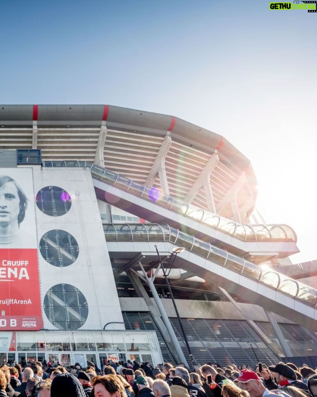 Johan Cruijff - 127.7K Likes - 🔙 #TBT - 3 years ago in August, Ajax unveiled a Johan Cruyff statue gifted by @afcajax fans outside the @johancruijffarena 🙌
#CruyffLegacy