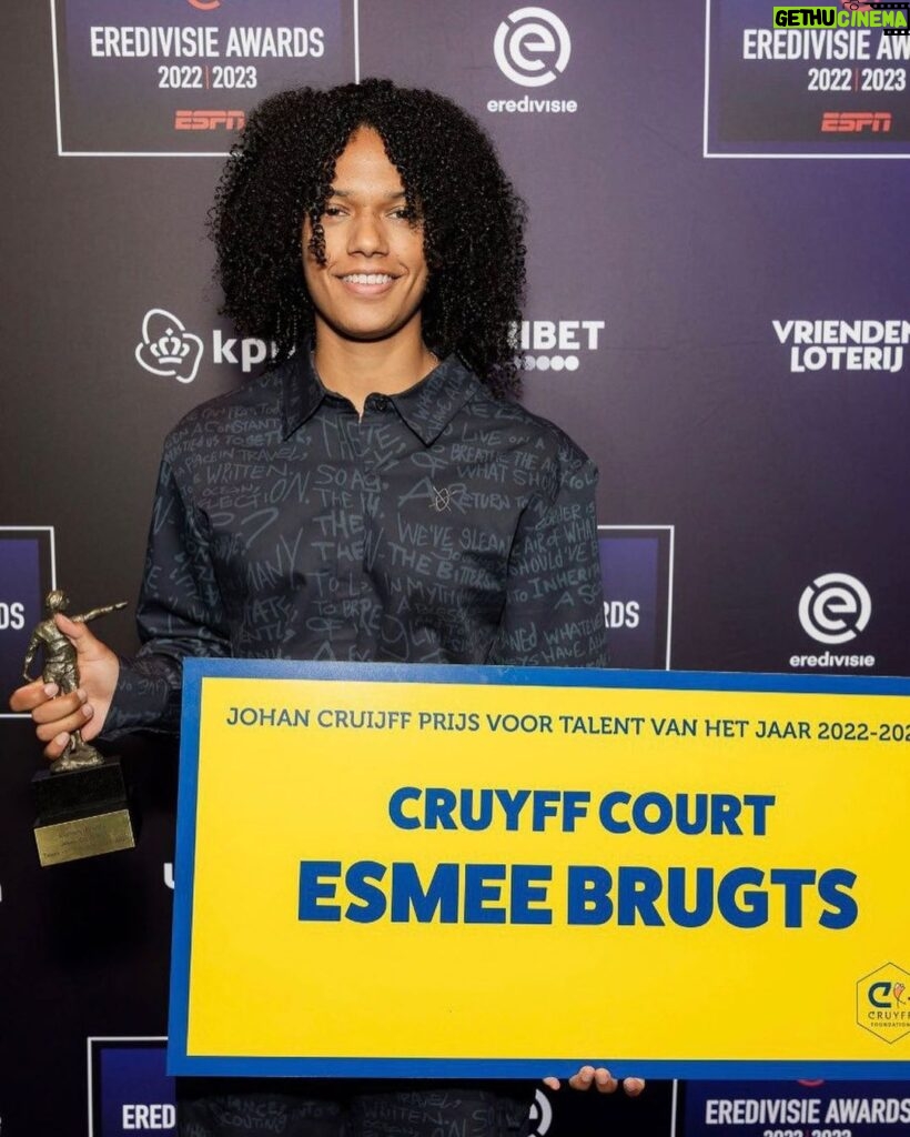 Johan Cruijff Instagram - Congratulations to @xavisimons and @esmeebrugts for winning the Johan Cruyff Award for Dutch Talent of the Year 2022/23! Gefeliciteerd! #CruyffLegacy