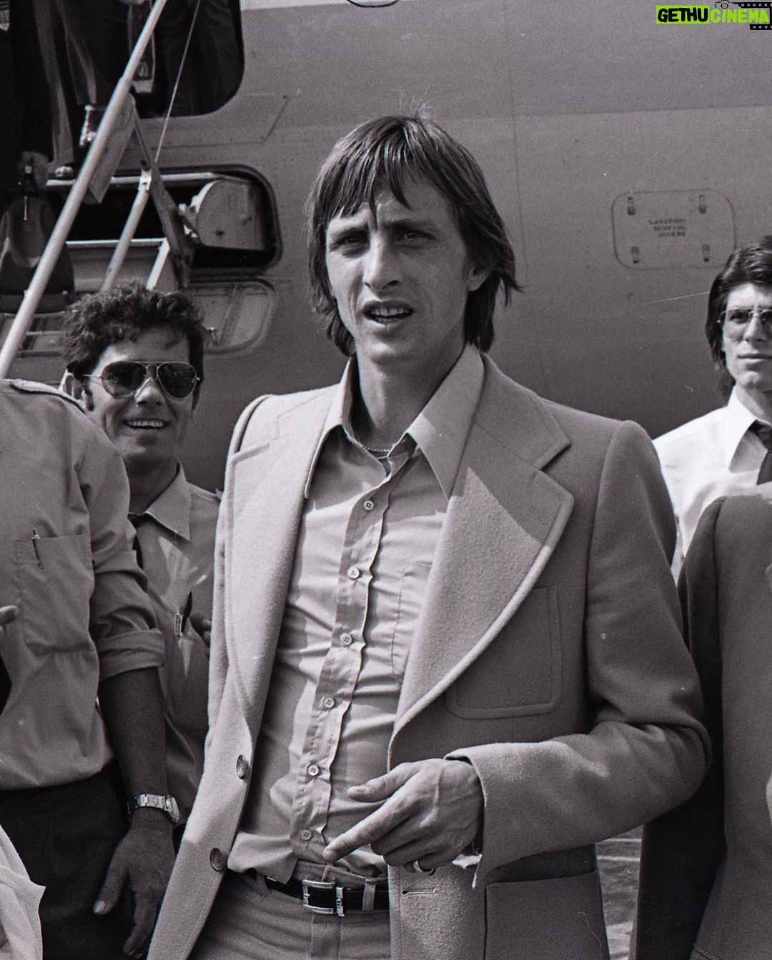Johan Cruijff - 1.3 Million Likes - 13 August 1973, the day @johancruyff was signed
50 anys del fitxatge de Johan Cruyff com a jugador del Barça
50 años del fichaje de Cruyff