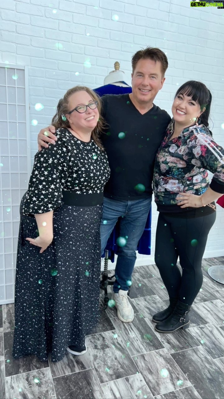John Barrowman Instagram - A new cosplay is born! So excited to be heading back to @pensacolapensacon this weekend where I will reveal a new cosplay by @elhofferdesign @msbernadetteb and myself at my panel. I will be at my booth signing autographs and doing selfies but don’t forget to book your photo ops. I will be doing Regular photo ops and A Cosplay Op. You are gonna love it! I even got new fantastic shoes!! Can’t wait to see everyone. Lets have some fun!! . . #pensacola #pensacon #fanfamily #cosplay #design #love #trendingreels #doctorwho #torchwood #whovians #woodies #travel #queer #lgbtq #lgbtqia #saygay #convention Palm Springs, California