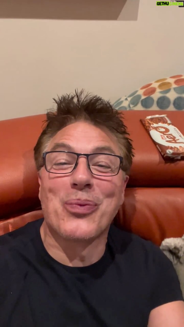 John Barrowman Instagram - Chosen family and movie night! Drinks and treats for everyone. . #lgbtq #friends #airplanelovers #movies #fun #family #husband #dogs #trending #whovian Palm Springs, California