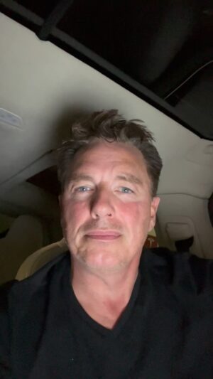 John Barrowman Instagram - Wishing the Princess of Wales a speedy recovery.  Trolls F@$k off!! This video contains swearing. Jb 
.
.
#lgbtq #princessofwales #royalfamily @princeandprincessofwales #mindyourbusiness #love #uk #trendingreels #foryou #life