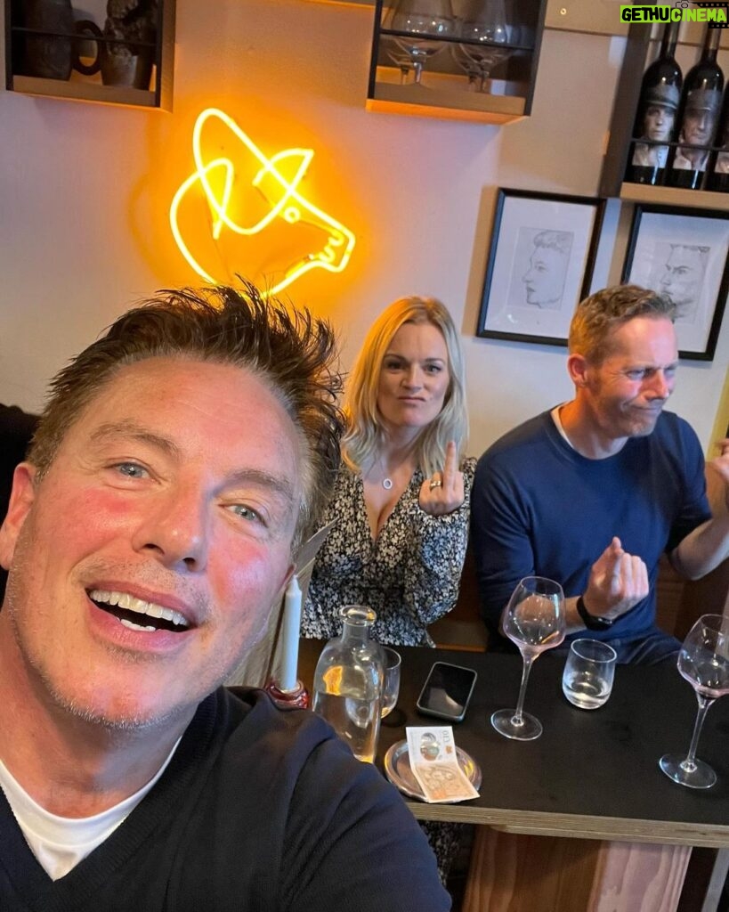 John Barrowman Instagram - One of the fun things when you travel by yourself is chatting and meeting new people. You can always expect a good blether in Scotland. Great to meet you @Kaggybum @dmac76 What a lovely cute couple. I am sure our paths will cross again.. . #scotland #edinburgh #travel @piggswinebar #conversation #wine #makefriends Edinburgh Scotland