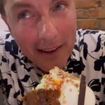 John Barrowman Instagram - A little sticky ditty for my pud. @jamesstbelfast @clayton.a13 #music #foodie #belfast #northernireland #stickytoffeepudding #trendingreels #trending #johnbarrowman #fanfamily #confamily