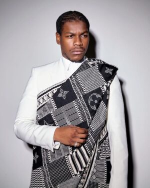John Boyega Instagram - #criticschoiceawards 👌🏾👌🏾

@louisvuitton 
@hypewilliams 
@virgilabloh

THANK YOU SO MUCH EVERYONE! ❤️❤️❤️❤️